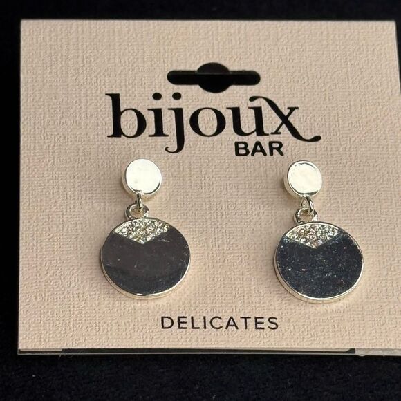 JCP Bijoux Bar Silver Tone Sparkly Statement Earrings 1in - Picture 3 of 7